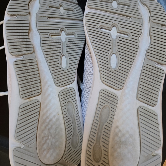 Under Armour Off-White Sneakers - Picture 5 of 5